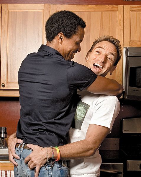 Archivo:Interracial gay.jpg