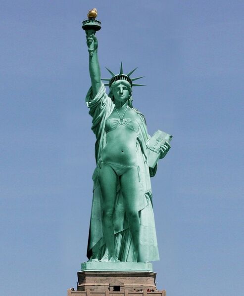 Archivo:Estatua de la Libertad sexy.jpg