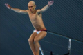 El momento en el que Robben procede a iniciar su maravilloso salto mortal al pasto.