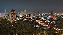 Panorámica nocturna de Cali 2023.jpg