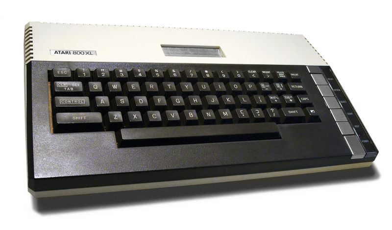 Archivo:Atari 800XL Plain White.jpg