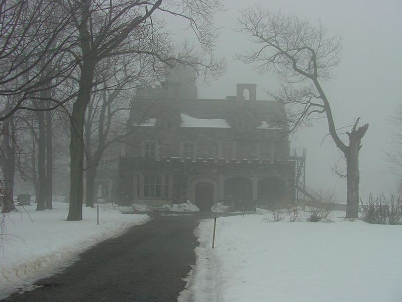 Archivo:Casa niebla.jpg