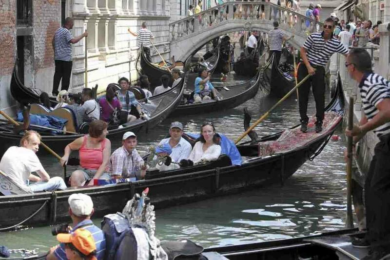 Archivo:Gondolas venecia.jpg
