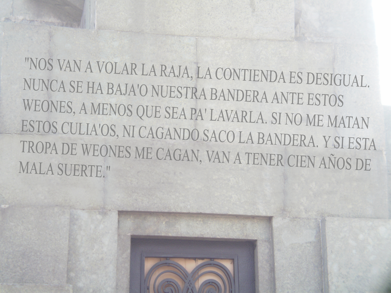 Archivo:Arenga de Prat en su monumento en Chile.png