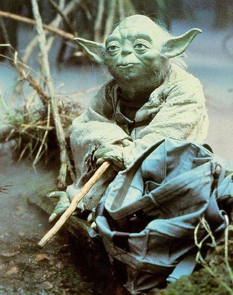 Archivo:Yoda sitted.jpg