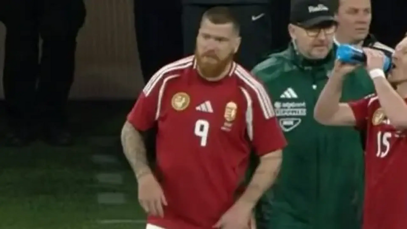 Archivo:Delantero hungría.webp