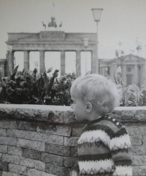 Archivo:Berlin-Baby-Wall-1968.jpg