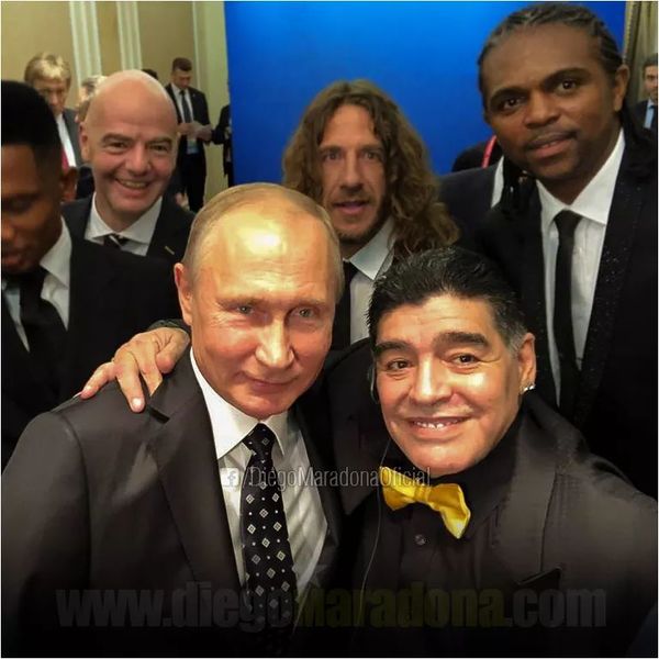 Archivo:Maradona Putin.jpeg