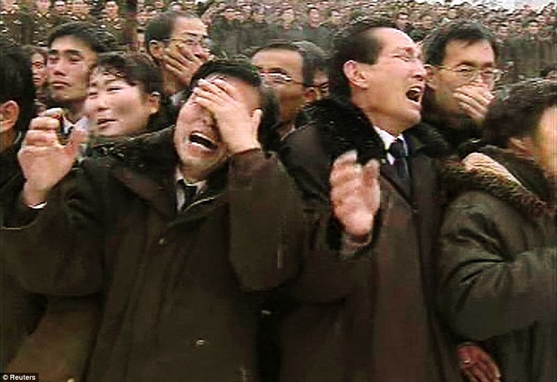 Archivo:Duelo Kim Jong-Il.jpg