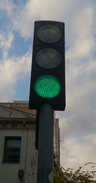 Archivo:Semáforo en verde.JPG