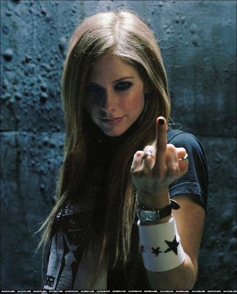 Archivo:Avril (. .)-'-.jpg