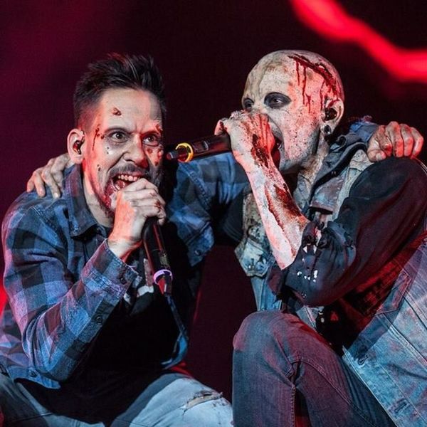 Archivo:Chester y Mike zombis.jpg