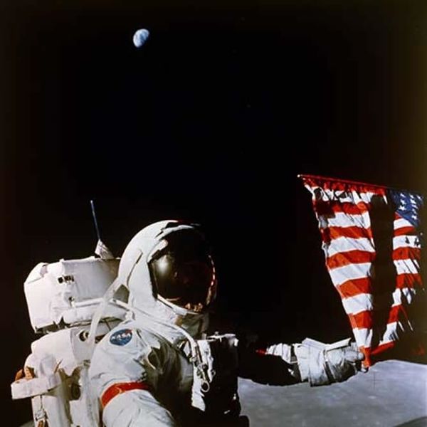 Archivo:Astronauta-nasa-superficie-lunar-19781.jpg