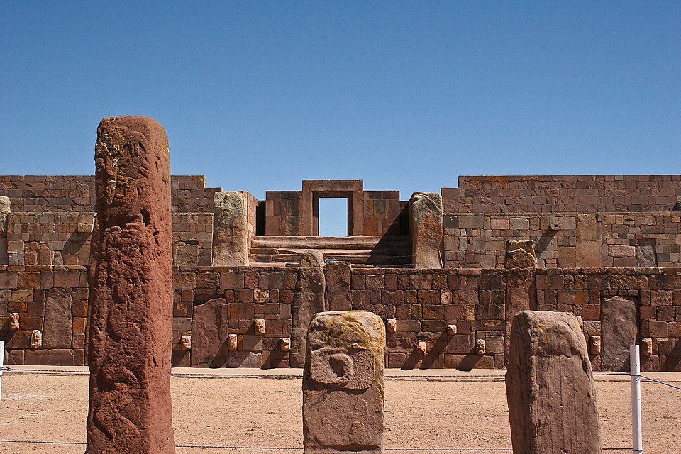 Archivo:Templo de Kalasasaya, Tiwanaku.jpg