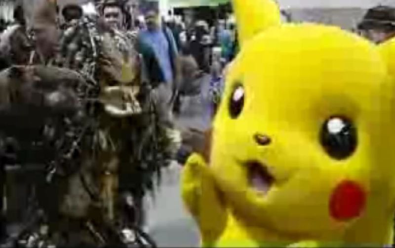 Archivo:Pikachu vs predator.JPG