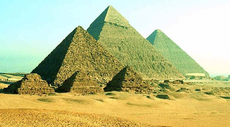 Archivo:Piramide.jpg