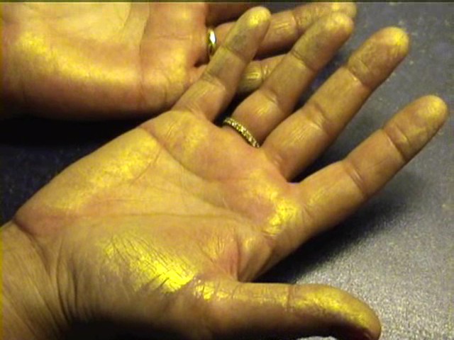 Soubor:Gold hands.jpg
