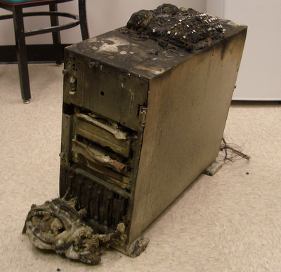 Soubor:Computer-destroyed-in-fire.png