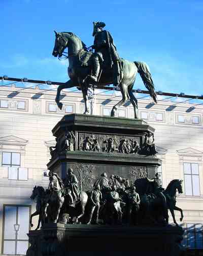 Soubor:Reiterstandbild Friedrichs des Großen.jpg