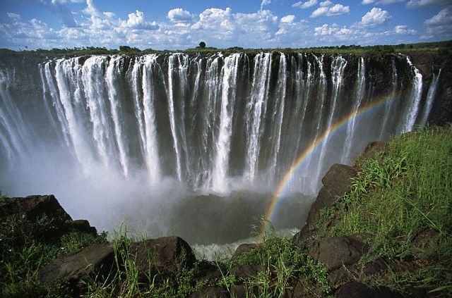 Soubor:Victoria Falls Zambezi.jpg