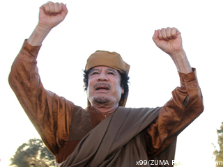 Soubor:Kaddáfí se raduje.jpg