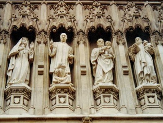 Soubor:Westminster Abbey C20th martyrs.jpg