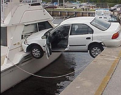 Soubor:Parkovani nad vodou.JPG