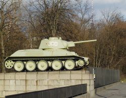 Soubor:T-34 pomnik.jpg