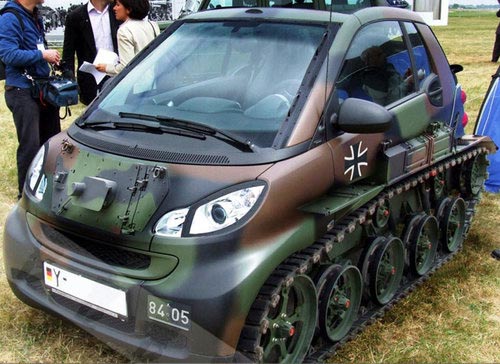 Soubor:Funny-smart-cars-smart-tank.jpg