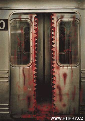 Soubor:Dvere v metru.jpg