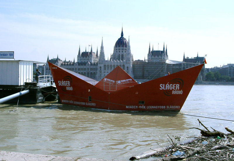 Soubor:Budapešť-loď.jpg