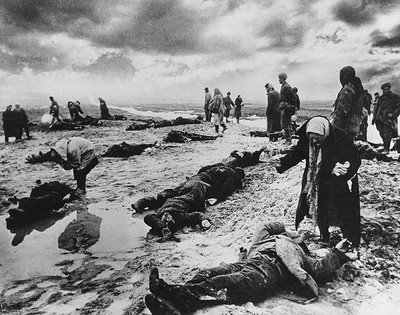 Soubor:Russia+WWII-Lamenting the dead.jpg