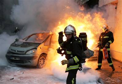 Soubor:Car-burning.jpg