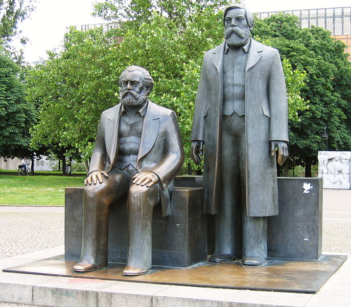 Soubor:Marx Engels Denkmal Berlin.jpg
