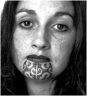 Soubor:Maori-face-woman350x387.gif