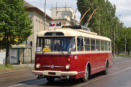 Soubor:Cerveny trolejbus.jpg
