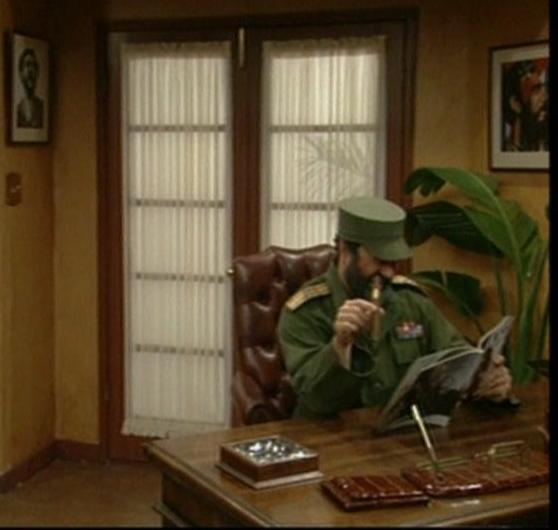 Soubor:Fidel u stolu.jpg