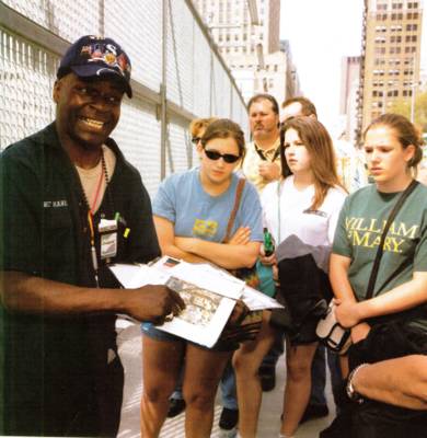 Soubor:Martin Parr, Tourists at Ground Zero.jpg