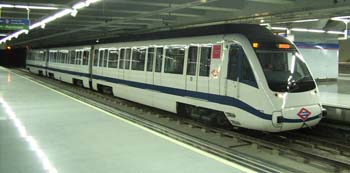 Soubor:Madrid-Metro-TrenSerie8000.jpeg