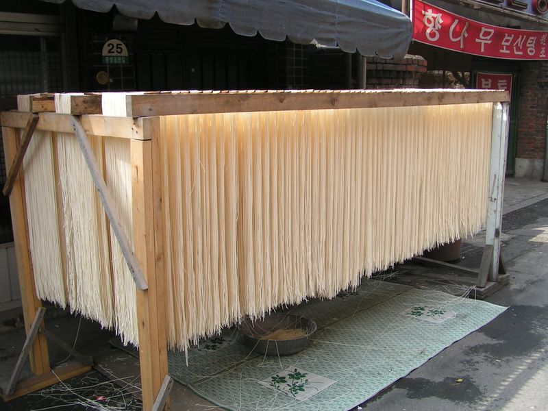 Soubor:Noodle drying rack.jpg