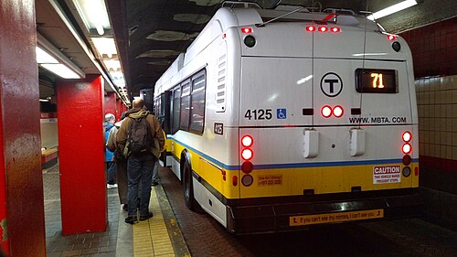 Tento trolejbus se pokouší infiltrovat do metra.