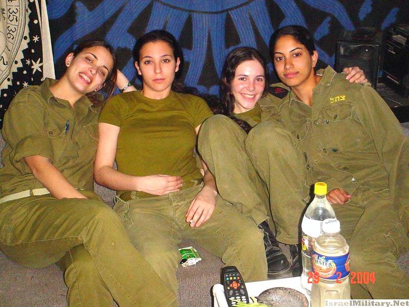 Soubor:Israelimilitarygirls1.jpg