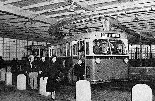 Trolejbus z roku 1949 v laboratořích VTN (tehdy se jim ještě "bezkolejové tramvaje"), kdy bylo prokazováno, že až na možnou tišší jízdu trolejbusy oproti autobusům žádné výhody nemají.