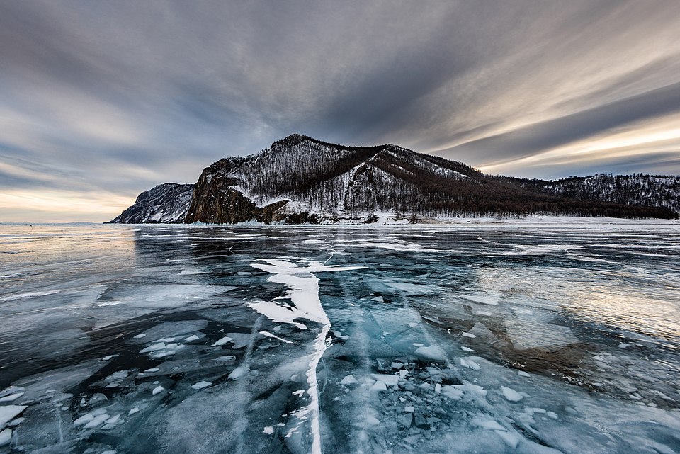 Soubor:Lake Baikal in winter.jpg