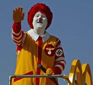 Také McDonald se rychle přizpůsobil zákazníkům ve Čtvrté říši přesto skončil v Osvětimi. Důvod: ,,Kdo má ty sračky žrát. Angel Merkel