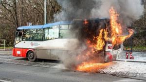 Hořící autobus nejvyšší kvality
