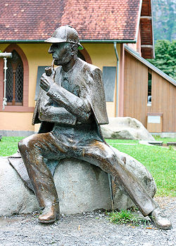 Sherlock Holmes statue at Meiringen2.jpg