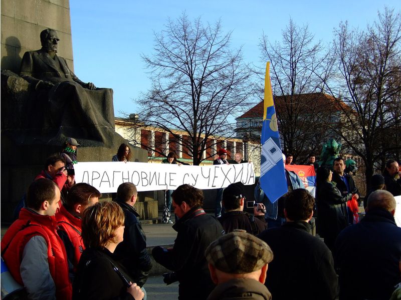 Soubor:Demonstrace proti nezavislosti Drahnovic.jpg
