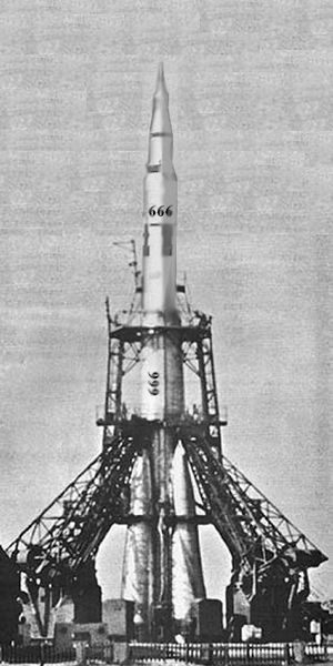 Soubor:Raketa-sputnik666.jpg