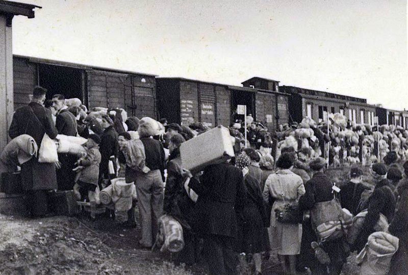 Soubor:Cestující (rok 1940).jpg